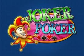 Pemakai smartphone menggunakan aplikasi hiburan digital mansiontogel saat perjalanan